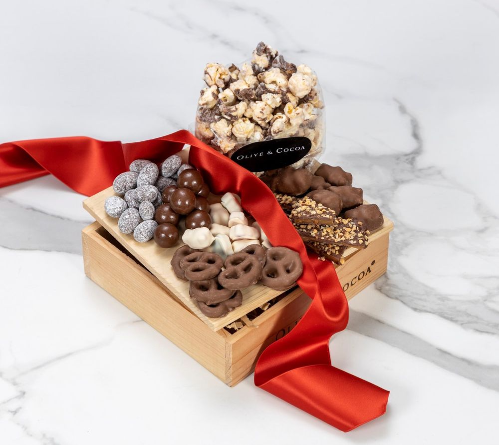 Olive & Cocoa Lots of Little Holiday Chocolates – Petite primary image