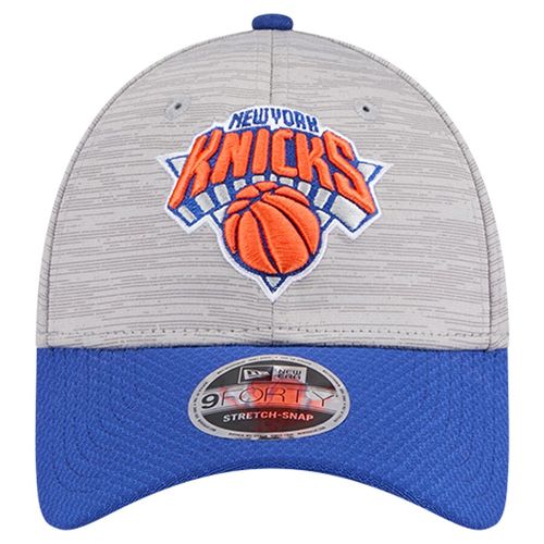 New York Knicks New Era Active 9FORTY Adjustable Hat image thumbnail