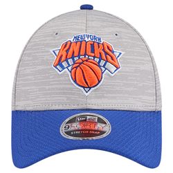 Image of New York Knicks New Era Active Digi-Tech Two-Tone 9FORTY Adjustable Hat - Heather Gray/Blue
