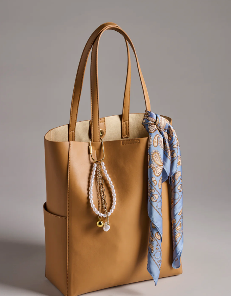 Lauren Tote primary image