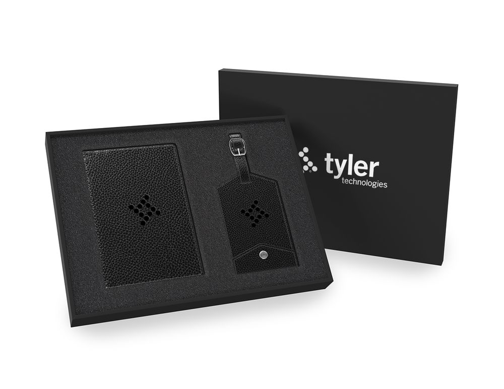 Vanguard Safe Travels Gift Set primary image
