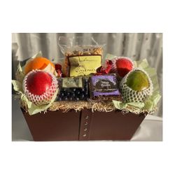 Image of The Fruit Company Deluxe Gift Basket